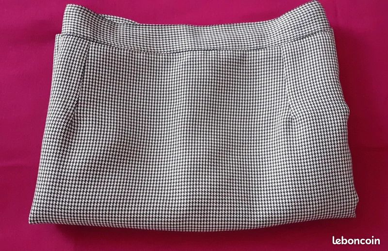 JUPE COURTE PLISSEE SOLEIL PIED DE POULE A CARREAUX noir blanc T40