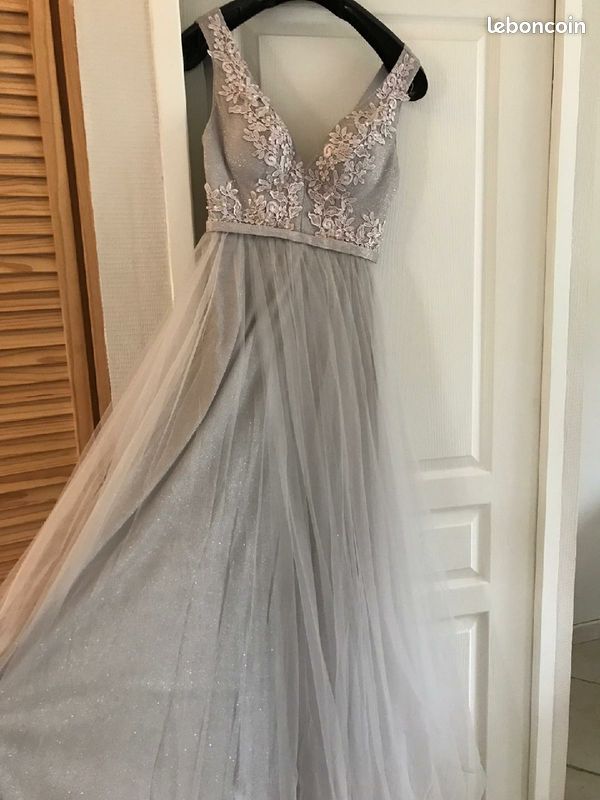 Robe de soirée longue et neuve (image 1)