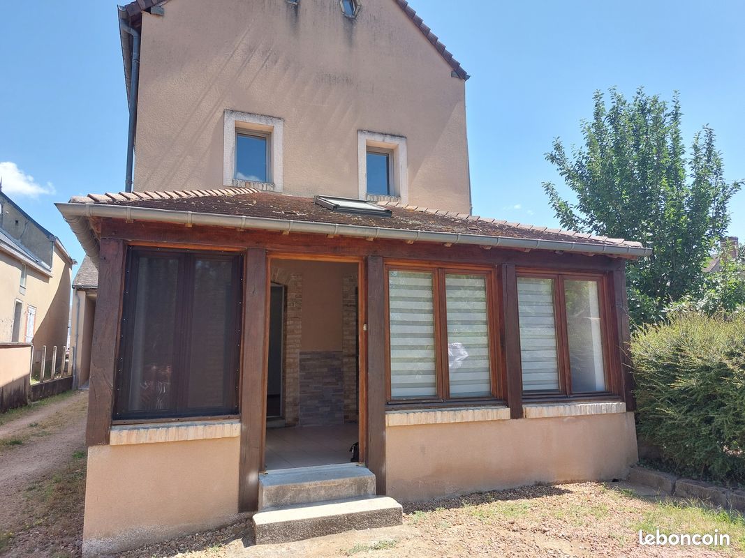 Appartement 3 pièces 53 m² · à Savigné-l'Évêque · 53 m² · 580 €