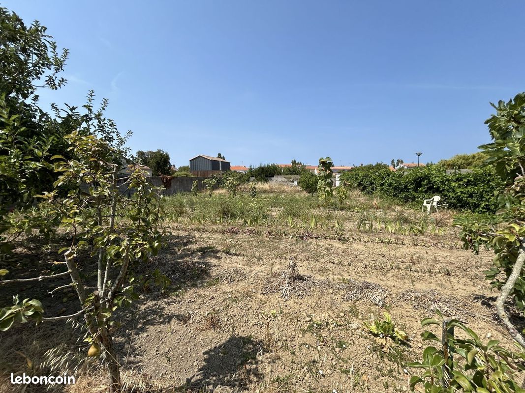 Terrain à bâtir de 629 m2 au prix de 750000 à LES SABLES-D'OLONNE · 750 000 €