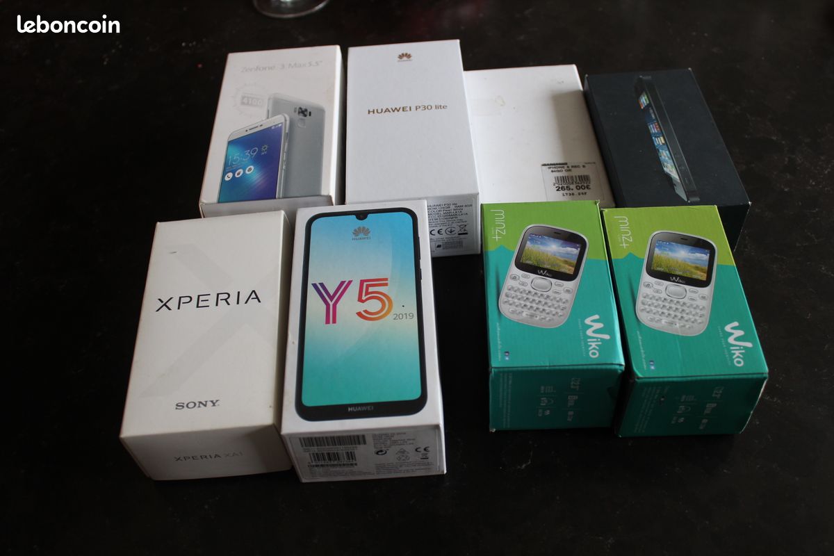 Boites de téléphone vides (image 1)