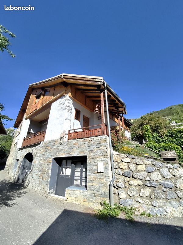 Maison 5 pièces 94 m² · à Puy-Saint-André · 94 m² · 387 400 €