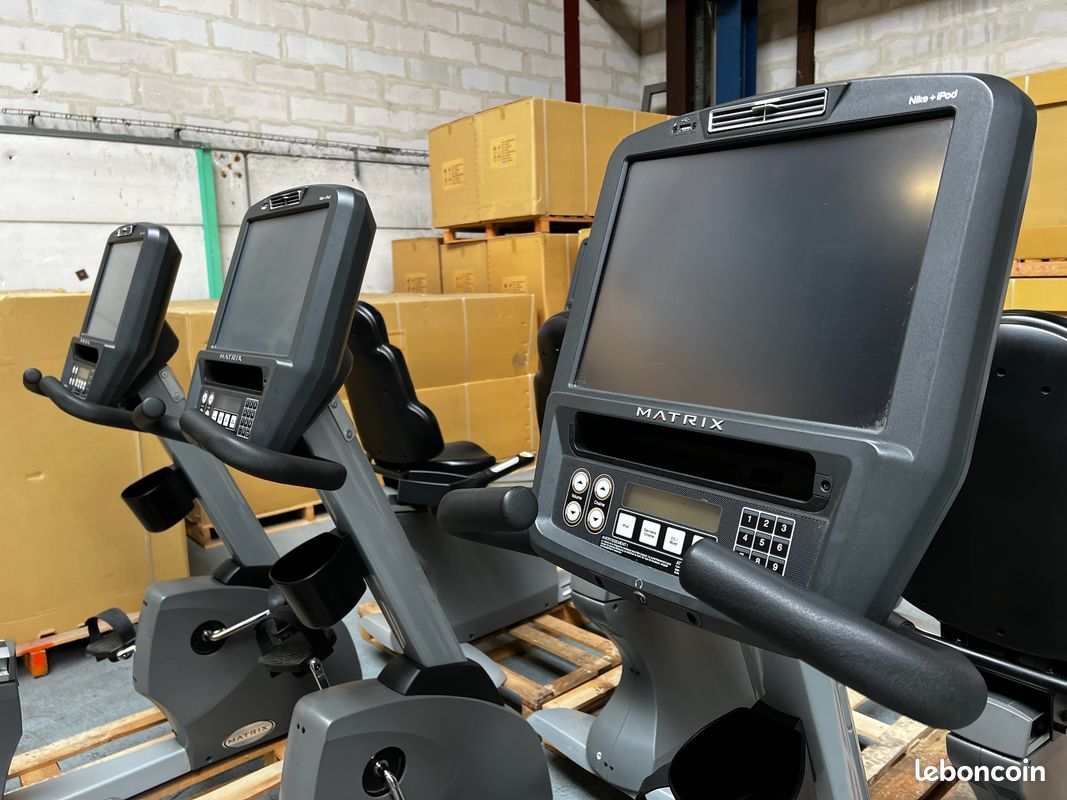 Recumbent Bike R7X Matrix 7X line occasion cardio training vélo semi allongé avec dossier confortable professionnel indoor intérieur (image 4)