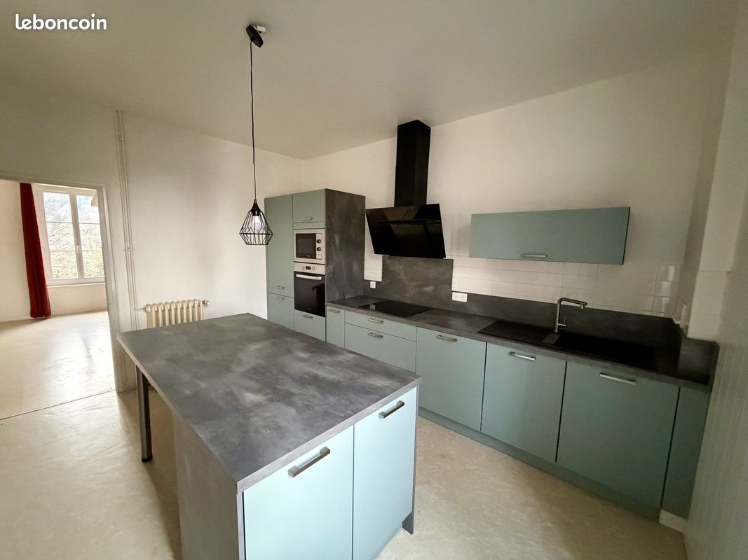 Appartement 3 pièces 83 m² · à Vic-sur-Cère · 83 m² · 630 €/mois