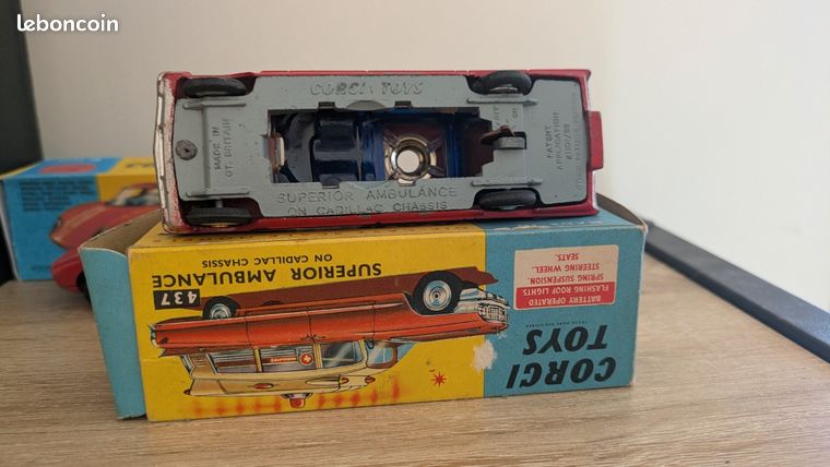 Dinky Toys 80F-Ambulance militaire Renault Carrier