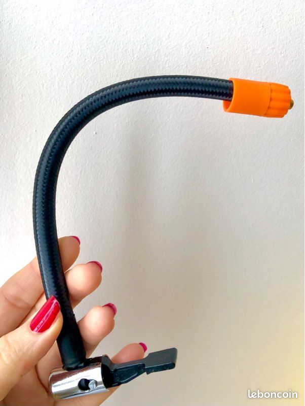 Mini Compresseur d'Air Portable Sans Fil 150 PSI - Arrêt Auto - 5 Modes (Voiture/Vélo/Moto) (image 8)