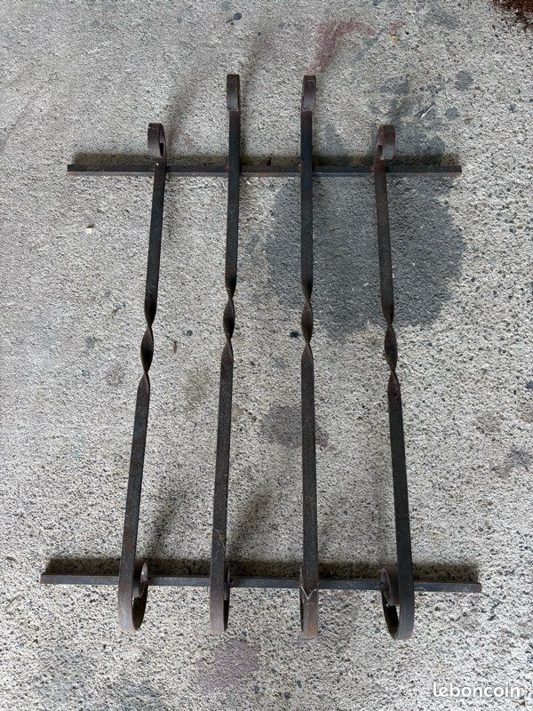 FENÊTRE ORNEMENTALE DEMI-LUNE - style antique - fonte