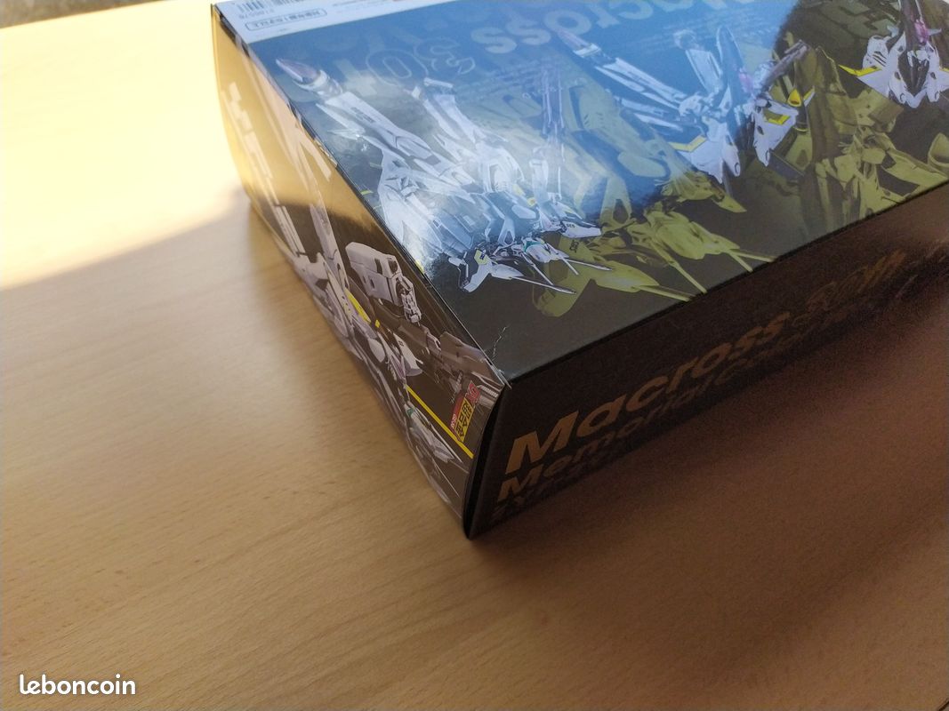 Figurine neuve : DX Chogokin Macross Frontier YF-29 Durandal Valkyrie (30th Anniversary Color) (image 9)