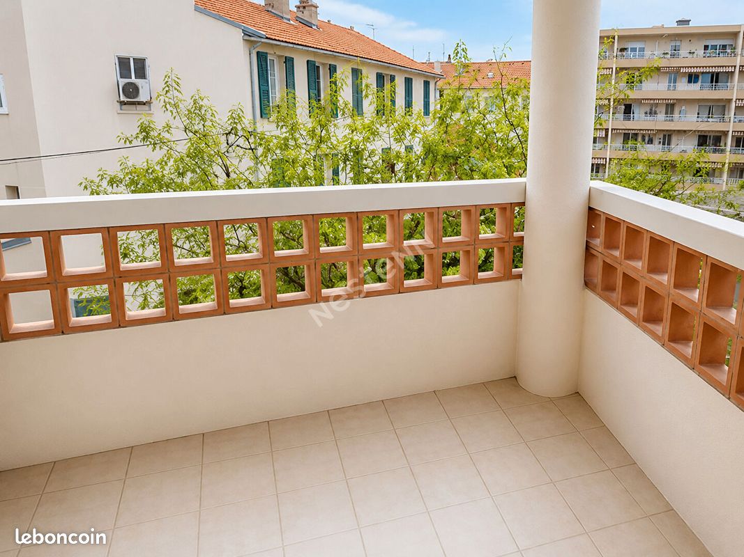 Appartement 3 pièces 68 m² · à Hyères · 68 m² · 996 €