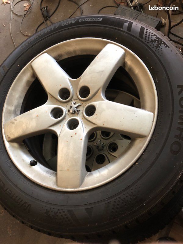 4 roues avec des pneus neige (image 2)