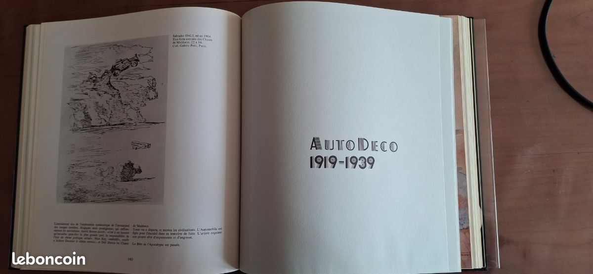 Livre l’art et l’automobile d'Hervé Poulain.
Livre strictement neuf.
1973.
Couverture rigide revetue d'une couverture transparente. 
Livré avec son étui cartonné (image 9)