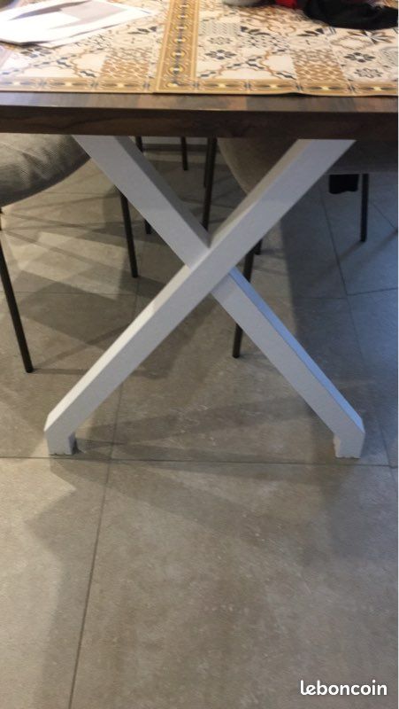 Pied de table (image 1)