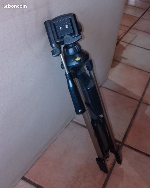 Trépied pliable - hauteur 56 à 87cm et inclinaison réglables – support pour appareil photo ou camescope – avec poignée – très bon état (image 9)