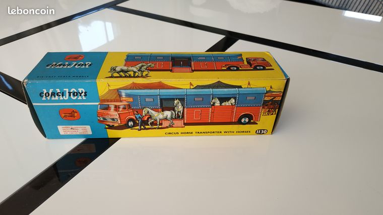 Corgi classics - 1 véhicule cirque Chipperfields - Coffret de 4