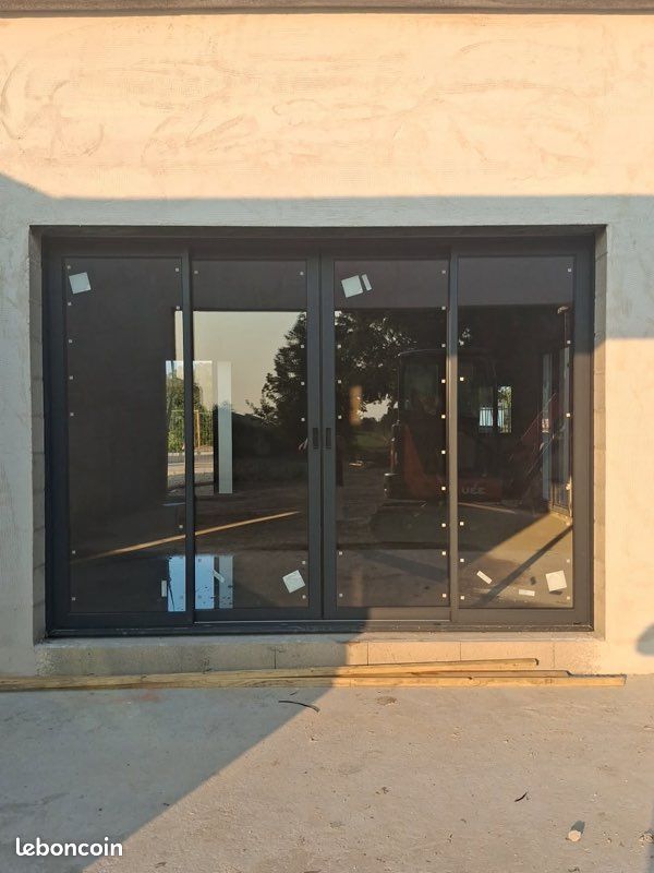 Baie vitrée en aluminium (image 1)