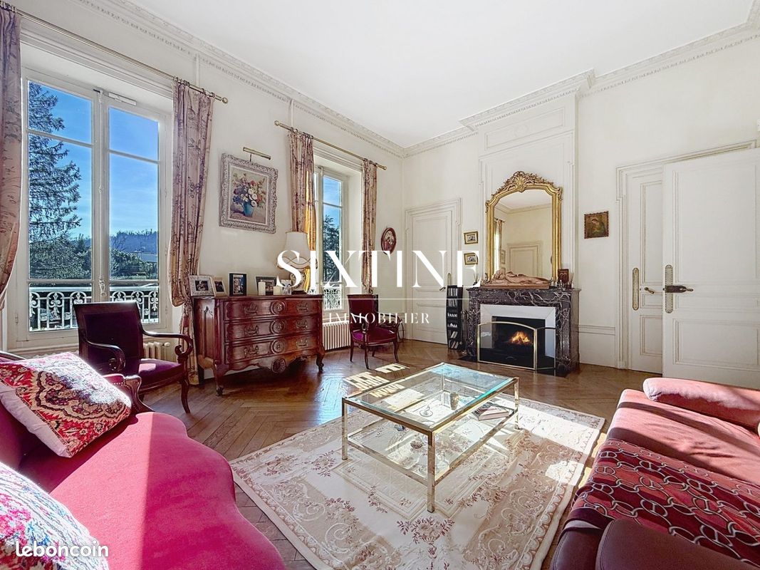 Maison 11 pièces 330 m² · à Bourgoin-Jallieu · 330 m² · 1 090 000 €