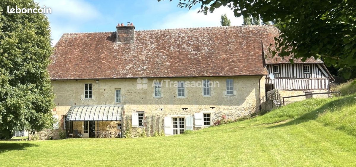 Local commercial 13 pièces 396 m² · à Pont-l'Évêque · 396 m² · 1 380 000 €