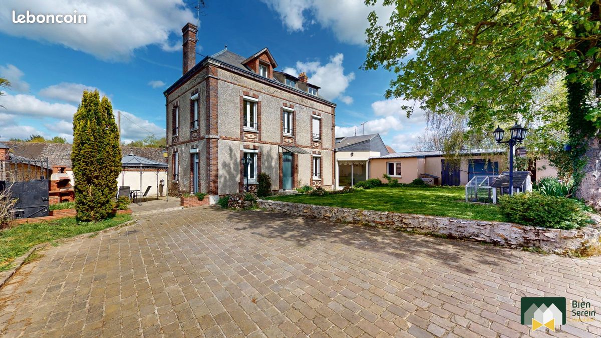 Maison 8 pièces 220 m² · à Bailleau-Armenonville · 220 m² · 299 900 €