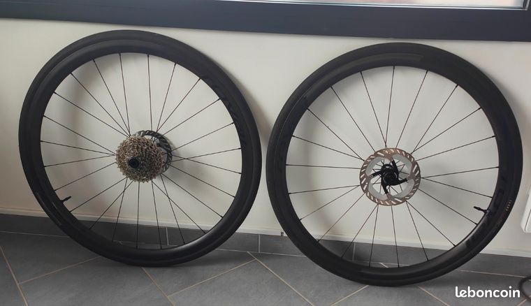 Roue Avant Shimano Ultegra WH-6700 – 700C, 10 Vitesses, Compatible Tubeless – Occasion