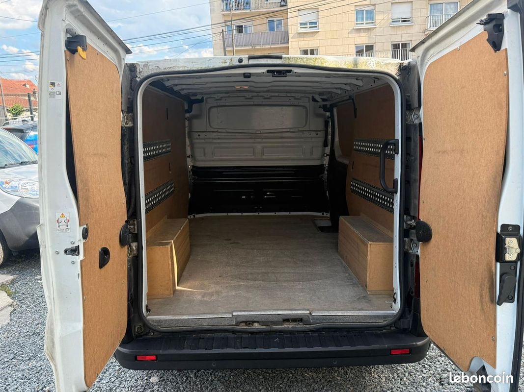 RENAULT Trafic Confort L2H1 2.0 BLUE DCI 131 cv Porte Lateral -Prix HT- TVA RECUP- 1ER MAIN- (image 5)