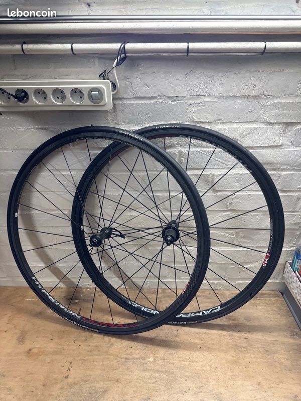 Jeu De Roues Carbone Tubulaires Campagnolo HYPERON D'occasion - Frein Sur Jante - Compatible Shimano 11/12v