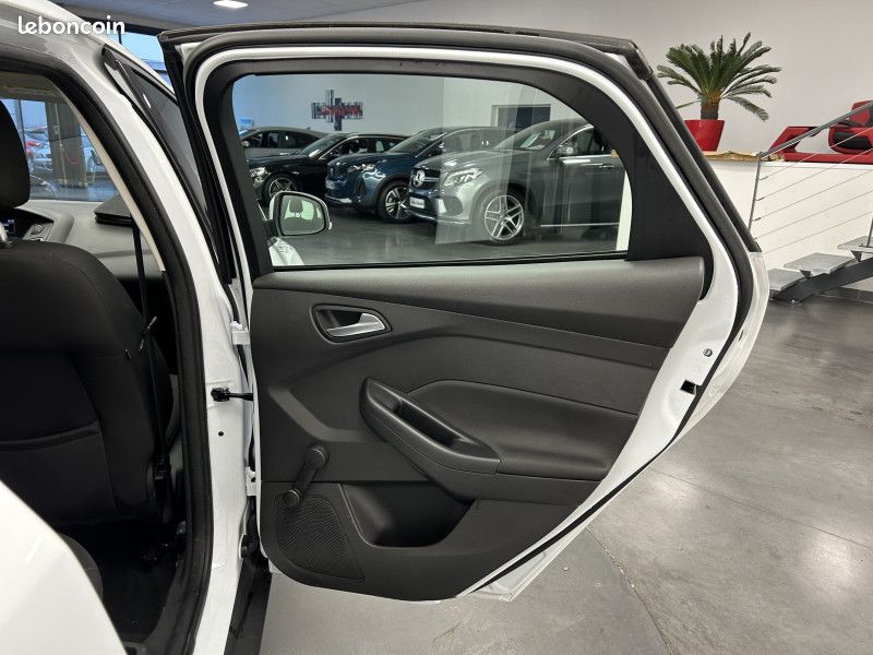 Ford FOCUS Focus 1.0 EcoBoost 125 ch / Clim Auto / Régulateur / Bluetooth (image 28)