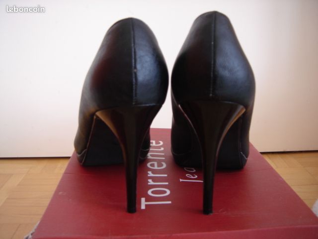 Escarpins TORRENTE En Cuir Noir - Pointure 39 - Talons Hauts - Neufs Dans Leur Emballage
