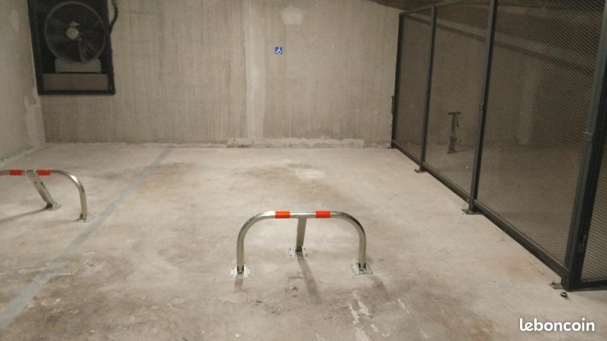 Parking 14 m² · à Irigny · 14 m² · 70 €/mois