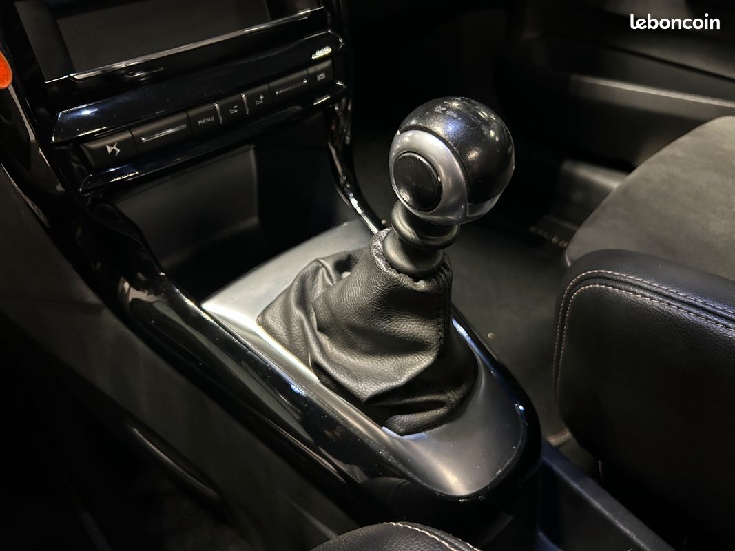 Ds ds3 cabrio 1.6l thp 208 bvm6 performance black special + carplay + camera recul + sieges performance + full black (image 7)