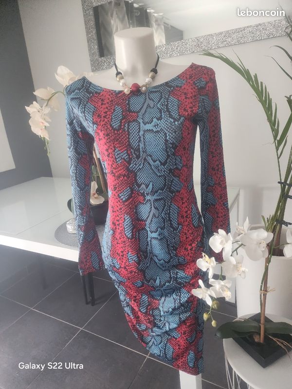 Une robe imprimée taille 36 marque NA-KD (image 2)