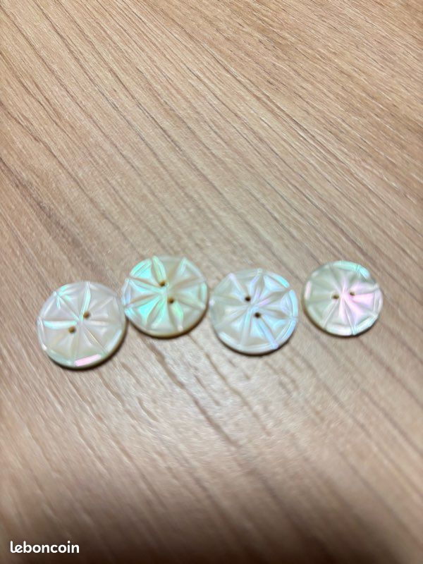 Lot De Boutons En Nacre Naturelle - Pour Couture, Créations, Upcycling - Neuf