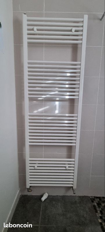 Radiateur chauffage sèche serviette à eau BLANC complet en très bon état (image 1)