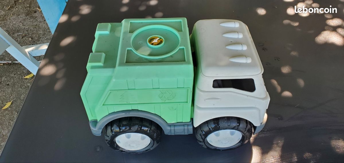 Camion poubelle (image 1)