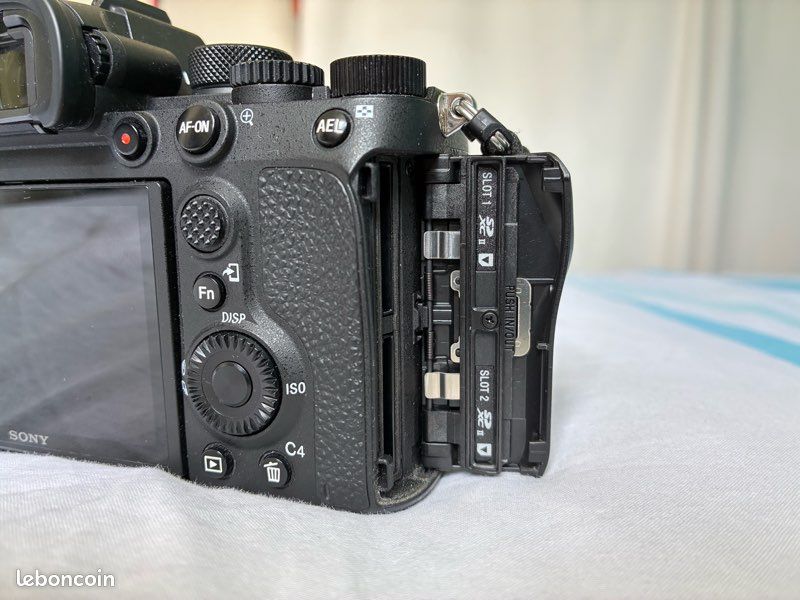 Sony A7R IV– 61 mp – 19 450 expositions – boîte + 2 batteries (image 9)