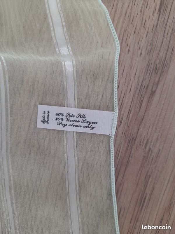 Foulard léger vert d'eau en soie et viscose - Fabriqué en France (image 5)