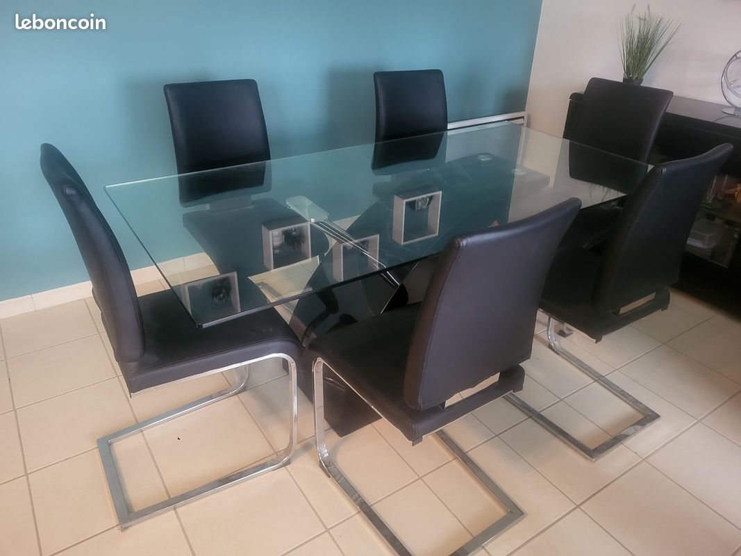 Table à manger avec 6 chaises (image 1)