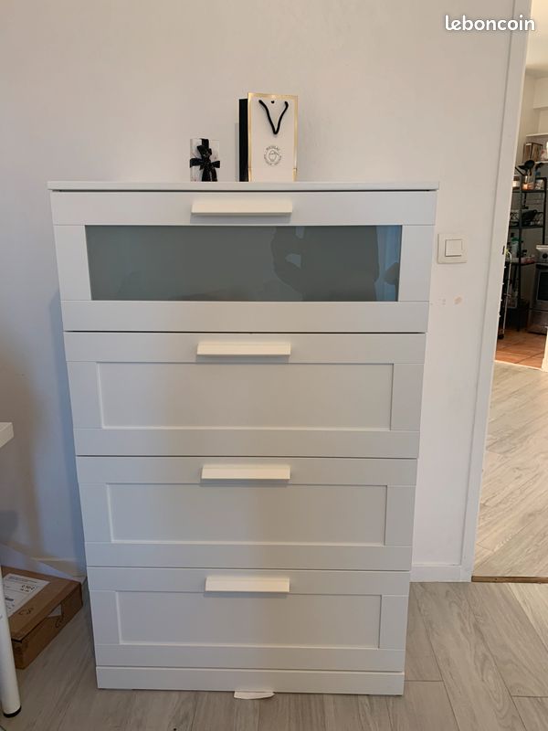 Commode 4 tiroirs BRIMNES IKEA, parfait état, blanc/verre givré (image 2)
