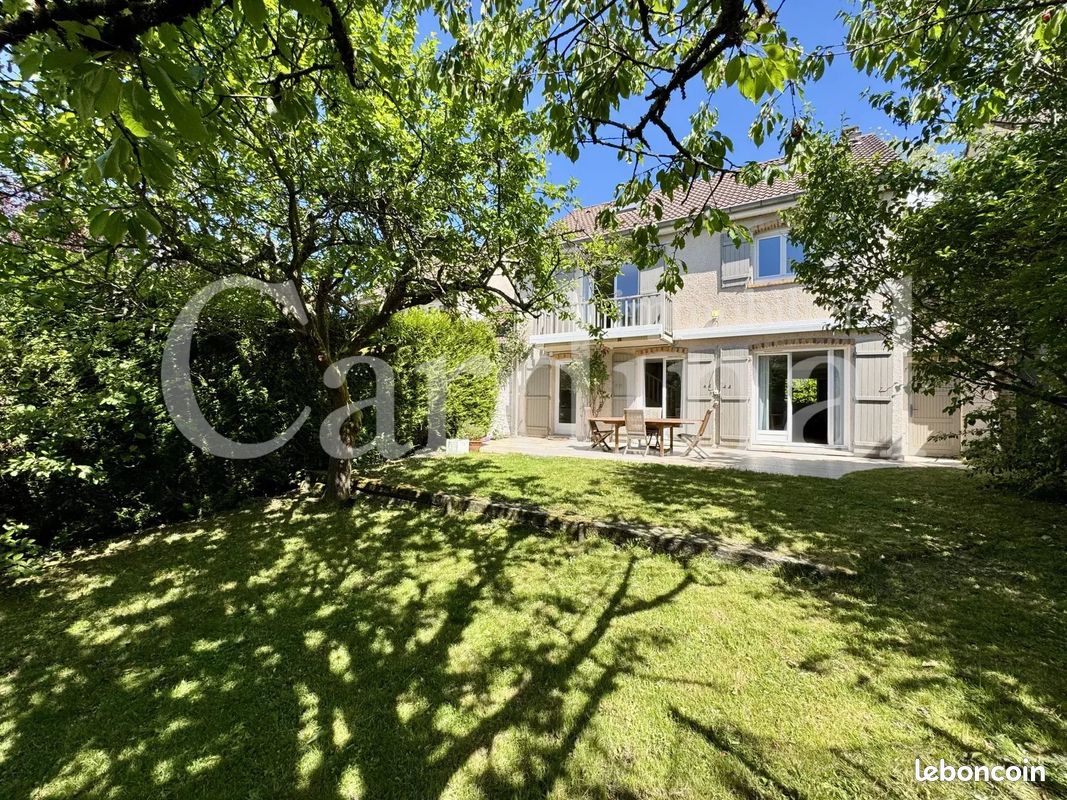 Appartement 149 m² · à Noisy-le-Roi · 149 m² · 2 950 €