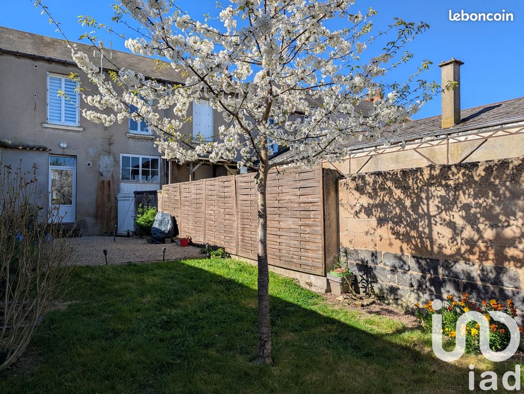 Maison 8 pièces 137 m² · à Thouars · 137 m² · 147 000 €