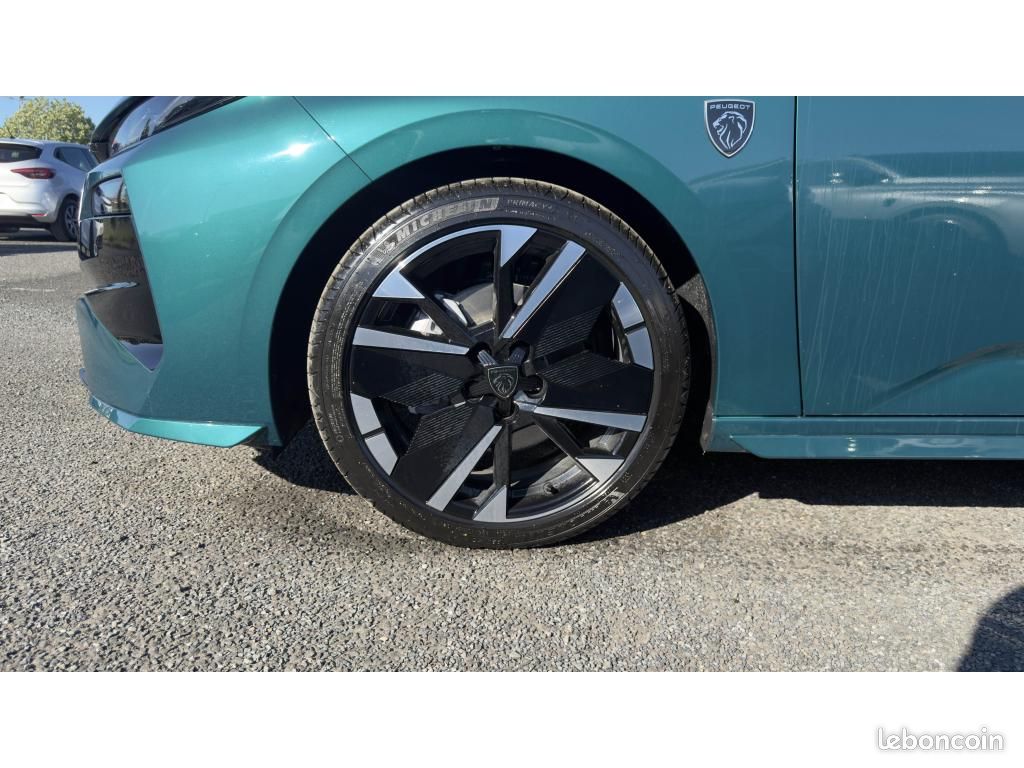 PEUGEOT 308 NOUVELLE Hybrid 145 DCS6 GT +TOIT OUVR+FOCAL+PK VISION 360 DRIVE ASSIST PLUS (image 23)
