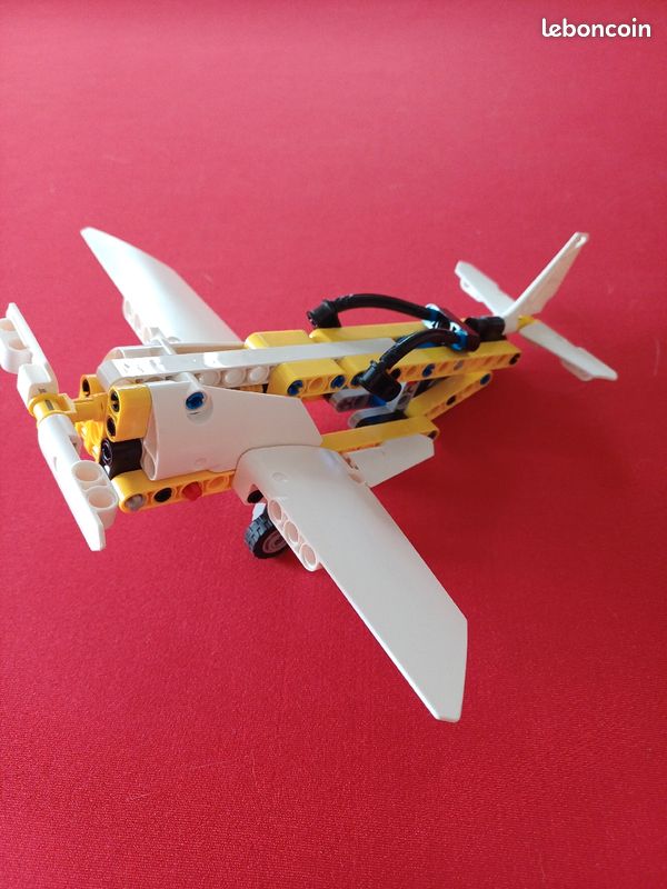 Lego 42044 Avion de chasse acrobatique (image 3)