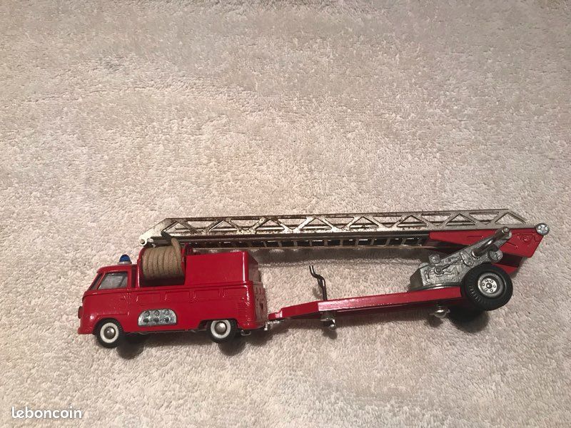 Le porteur camion pompier falk, un jouet disponible chez jouéclub