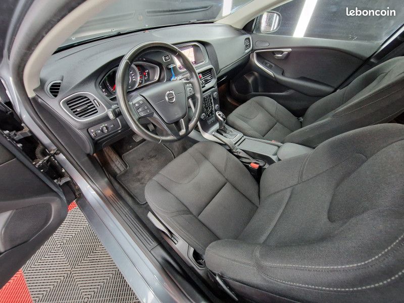 Volvo V40 D2 120CH BVA KINETIC * BLUETOOTH * XENON * RADAR (image 8)