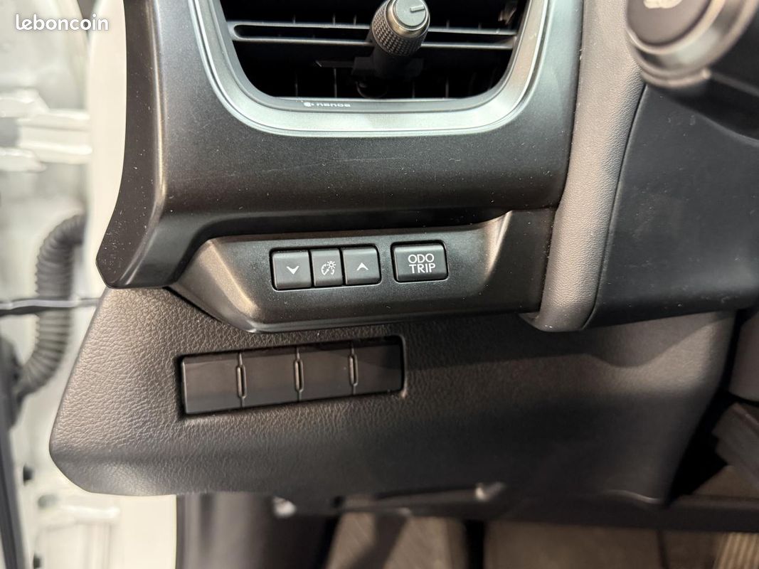 LEXUS UX 250h 2WD - BV E-CVT 2020 250H Executive (image 25)