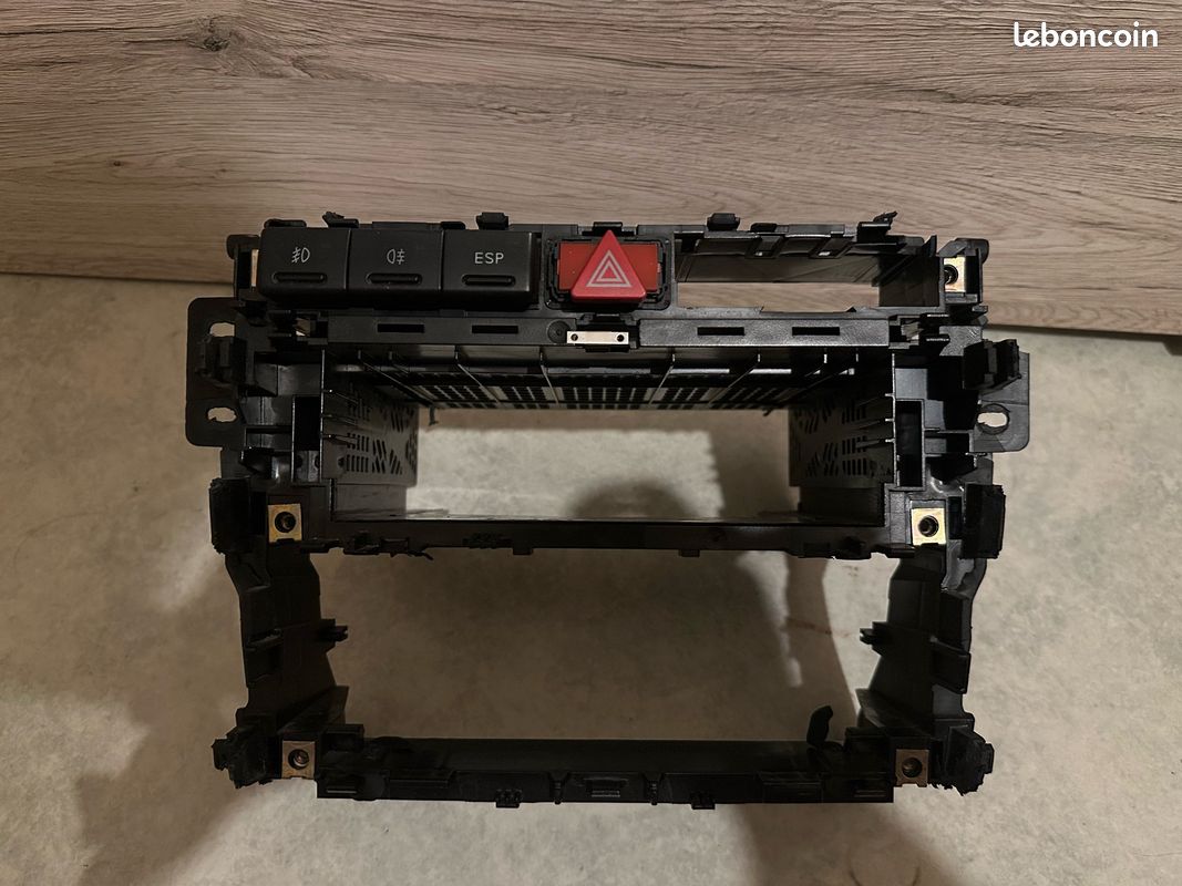 Support console centrale Audi A4 S4 RS4 B5 (image 1)