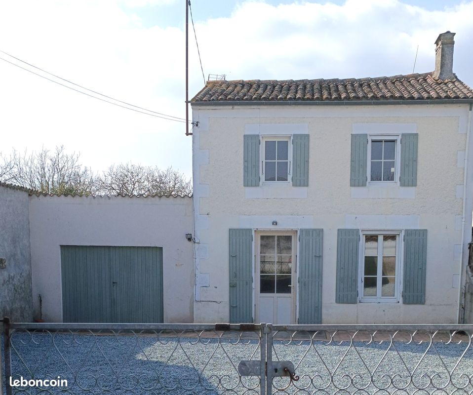Maison 4 pièces 91 m² · à Surgères · 91 m² · 935 €