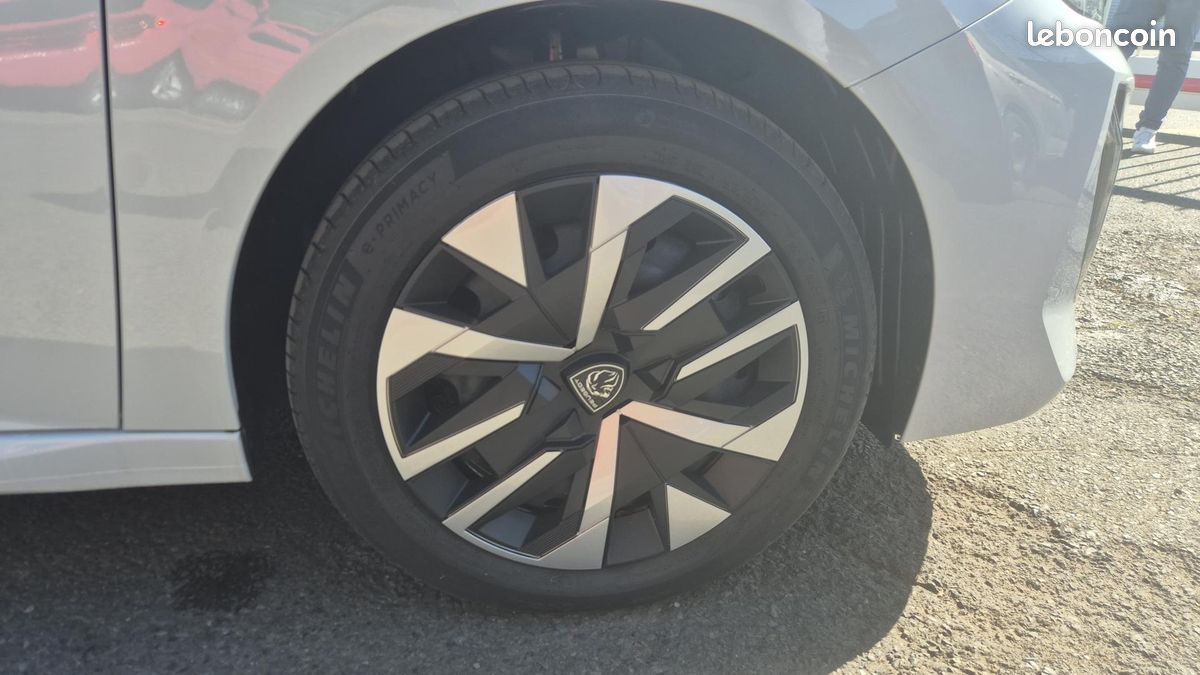 PEUGEOT 208 Hybrid 110 ch e-DCS6 Style (image 14)