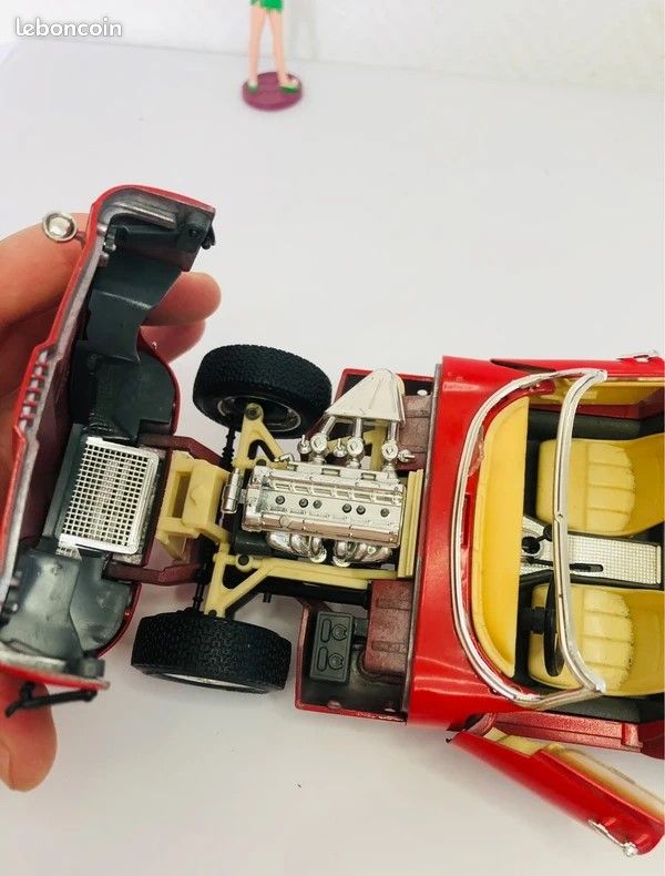 Bburago Jaguar Type E Cabriolet 1961 Rouge – 1/18 – Miniature Collection (image 4)