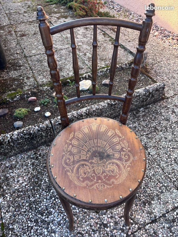 Chaise bistrot décorative (image 1)