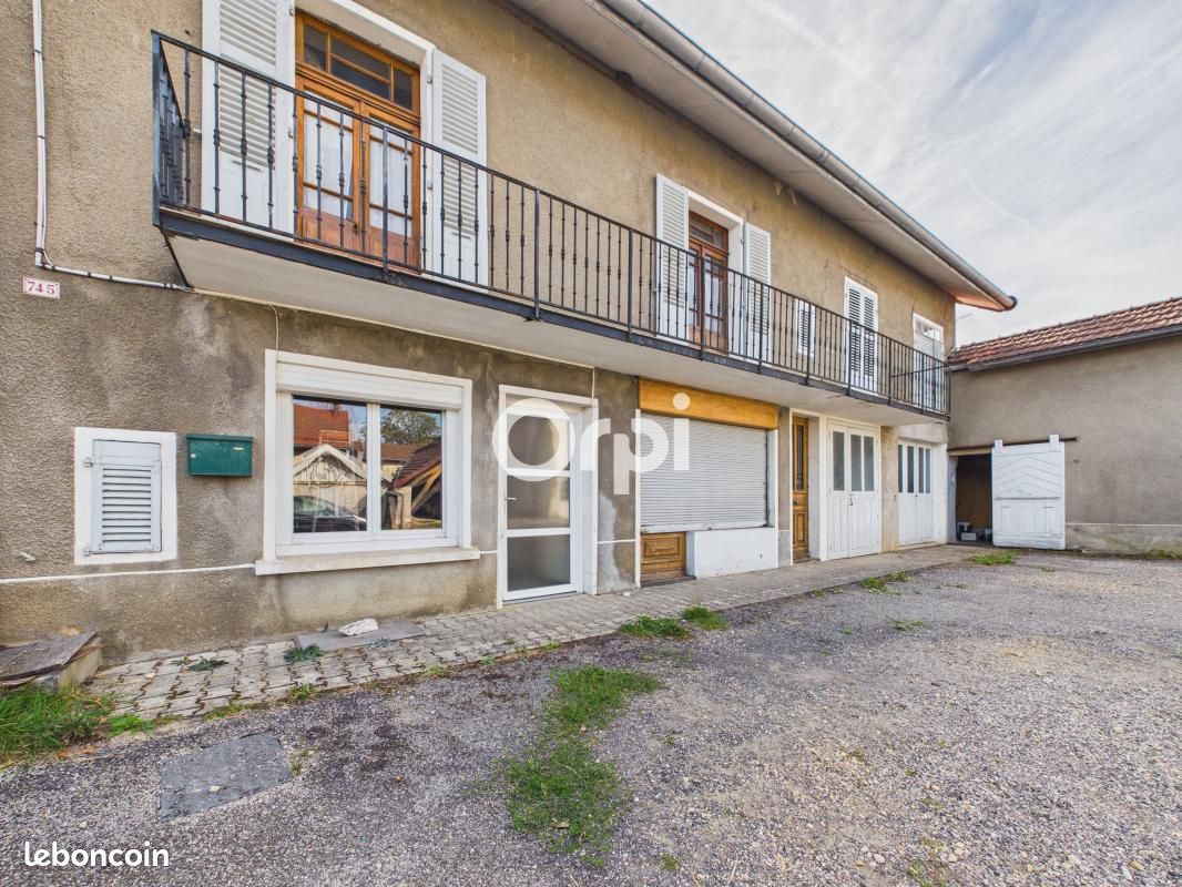 Maison 7 pièces 204 m² · à Étival · 204 m² · 155 000 €
